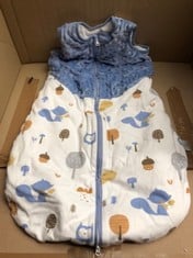 QTY OF ASSORTED KIDS CLOTHING TO INCLUDE MEDIUM BABY SLEEP BAG: LOCATION - A RACK