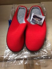 9 X ROCKDOVE LADIES HOUSE SLIPPER RED SIZE XL RRP £100: LOCATION - A RACK