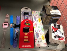 QTY OF ITEMS TO INCLUDE DISNEY GIRLS ANALOGUE CLASSIC QUARTZ WATCH WITH RUBBER STRAP MN1442: LOCATION - E RACK