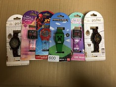 QTY OF ITEMS TO INCLUDE INVICTA GENTS WATCH WATER RESISTANT 200ML  GOLD: LOCATION - F RACK