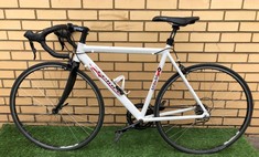 VELOCE ROAD BIKE :: LOCATION - FLOOR(COLLECTION OR OPTIONAL DELIVERY AVAILABLE)