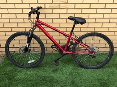 ADULTS RED KAWASAKI 18 SPEED BIKE : LOCATION - FLOOR(COLLECTION OR OPTIONAL DELIVERY AVAILABLE)