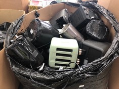 PALLET OF ASSORTED KITCHEN ITEMS TO INCLUDE DAEWOO SMALL AIRFRYER : LOCATION - FLOOR(COLLECTION OR OPTIONAL DELIVERY AVAILABLE)