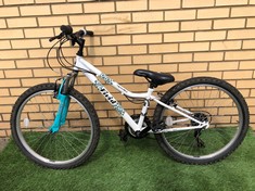 APOLLO VIVID JUNIOR MOUNTAIN BIKE 14" FRAME 24" WHEELS 18 SPEED GRIP SHIFT GEARS : LOCATION - FRONT FLOOR(COLLECTION OR OPTIONAL DELIVERY AVAILABLE)