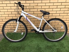 APOLLO ELUSION MOUNTAIN BIKE 17" FRAME 26" WHEELS 18 SPEED GRIP SHIFT GEARS : LOCATION - FRONT FLOOR (COLLECTION OR OPTIONAL DELIVERY AVAILABLE)