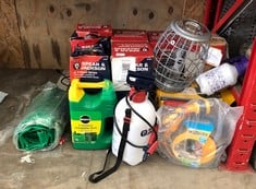QTY OF GARDEN ITEMS TO INCLUDE SPEAR AND JACKSON 5L PRESSURE SPRAYER : LOCATION - A RACK(COLLECTION OR OPTIONAL DELIVERY AVAILABLE)