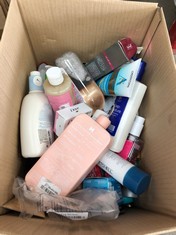 QTY OF BEAUTY ITEMS TO INCLUDE AVEENO DERMEXA DAILY CREAM 500ML - COLLECTION ONLY - LOCATION A RACK