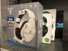 QTY OF ITEMS TO INCLUDE TURTLE BEACH STEALTH 600 GEN 2 WHITE MULTIPLATFORM WIRELESS 15+ HOUR BATTERY GAMING HEADSET FOR PS5, PS4 AND PC:: LOCATION - BACK RACK