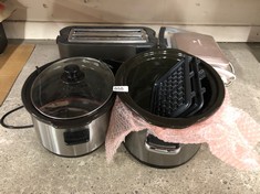 QTY OF ASSORTED KITCHEN ITEMS TO INCLUDE CROCKPOT SLOW COOKER : LOCATION - BACK RACK