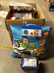 QTY OF ASSORTED ITEMS TO INCLUDE TOY STORY PILLOW: LOCATION - BACK RACK