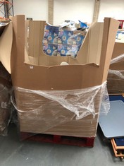 PALLET OF ASSORTED ITEMS TO INCLUDE TABLE LAMP WITH WIRE SHADE (COLLECTION OR OPTIONAL DELIVERY) (KERBSIDE PALLET DELIVERY)