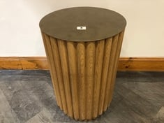 BARREL OAK CYLINDER SIDE TABLE WITH SMOOTH EDGES & GOLD TONE BRASS FRAME RRP- £795