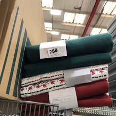 4 X ASSORTED JOHN LEWIS TEXTILES TO INCLUDE DOUBLE DUVET COVER IN GREEN (DELIVERY ONLY)