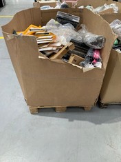 PALLET OF ASSORTED ITEMS INCLUDING STEM EDUCATIONAL SOLAR ROBOT.