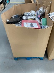 PALLET OF ASSORTED ITEMS INCLUDING JUICER.