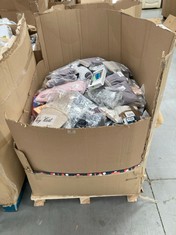 PALLET OF ASSORTED ITEMS INCLUDING COMPRESSIVE LEG BANDAGE.