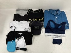 11 X CALVIN KLEIN CLOTHING VARIOUS SIZES AND STYLES INCLUDING DENIM JACKET SIZE 2XL- LOCATION 9A.
