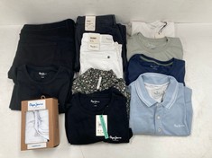 11 X PEPE JEANS CLOTHING VARIOUS SIZES AND MODELS INCLUDING LIGHT BLUE POLO SHIRT SIZE XL - LOCATION 9A.