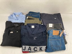 10 X JACK & JONES CLOTHING VARIOUS SIZES AND STYLES INCLUDING BLACK JUMPER SIZE L- LOCATION 21A.