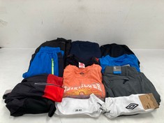 11 X SPORTSWEAR VARIOUS BRANDS, SIZES AND MODELS INCLUDING ORANGE QUIKSIKVER T-SHIRT SIZE L - LOCATION 37A.