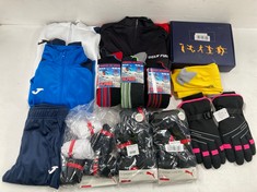 13 X SPORTSWEAR VARIOUS BRANDS, SIZES AND MODELS INCLUDING THERMAL SOCKS SIZE 39-45 - LOCATION 41A.