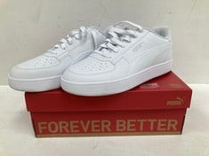 PUMA TRAINERS WHITE NUMBER 42.5 - LOCATION 20B.