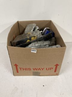 BOX OF ASSORTED ITEMS TO INCLUDE HYDRO HYDE HEAVY DUTY GLOVES
