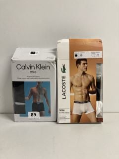 2 X ASSORTED DESIGNER CLOTHING ITEMS TO INCLUDE CALVIN KLEIN 3 PACK OF TRUNKS - SIZE XL