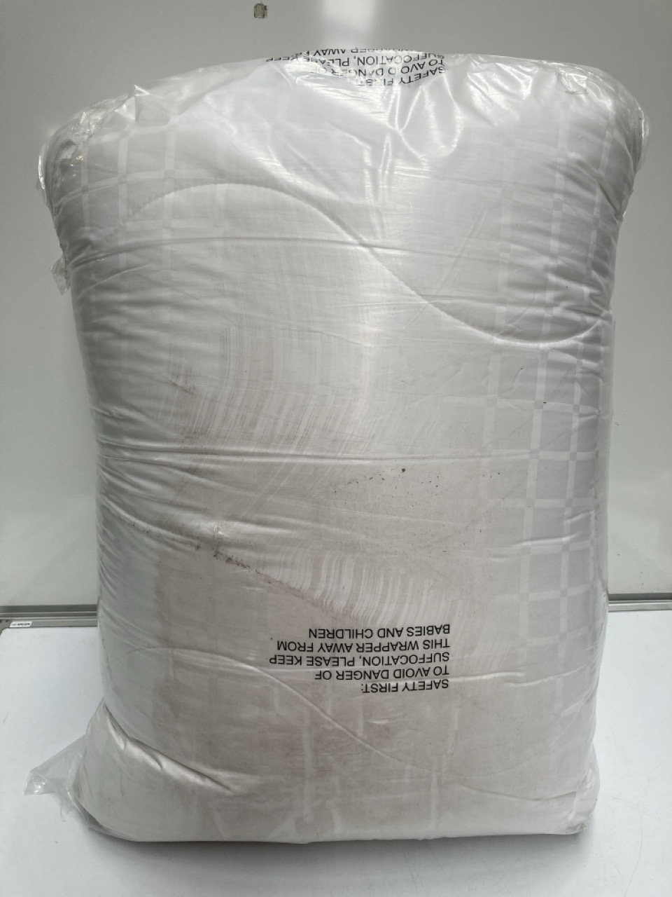 John Pye Auctions 1 X JOHN LEWIS EMPEROR ACTIVE ANTI ALLERGY DUVET