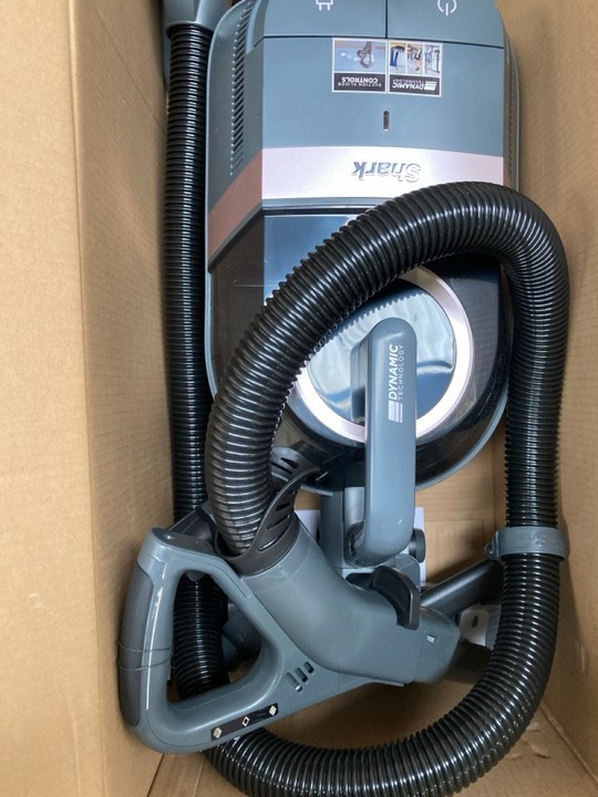 John Pye Auctions A SHARK BAGLESS CYLINDER VACUUM CLEANER, PET MODEL, CV100UKT