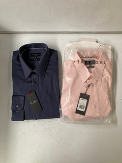 3 X MENS CLOTHING ITEMS TO INCLUDE PAUL SMITH TRUNKS IN SIZE SMALL