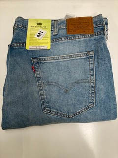 2 X MENS CLOTHING ITEMS TO INCLUDE LEVIS JEANS IN SIZE 46 X 34