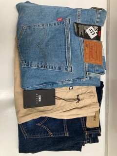 3 X MENS CLOTHING ITEMS TO INCLUDE LEVIS JEANS IN SIZE 36 X 38
