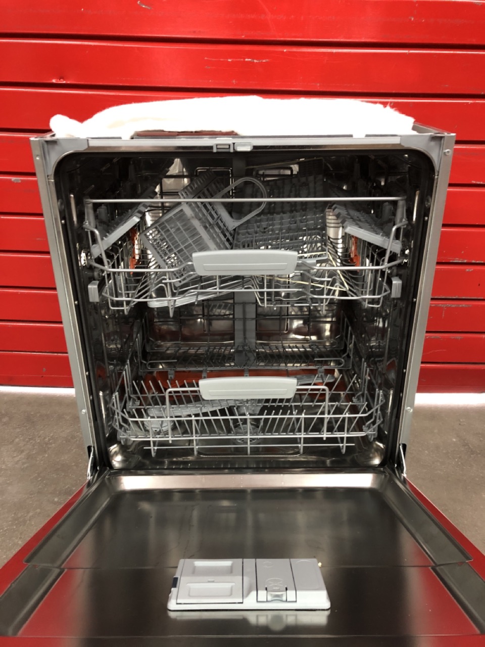 John Pye Auctions HOTPOINT INTEGRATED DISHWASHER MODEL HIC3C33CWE
