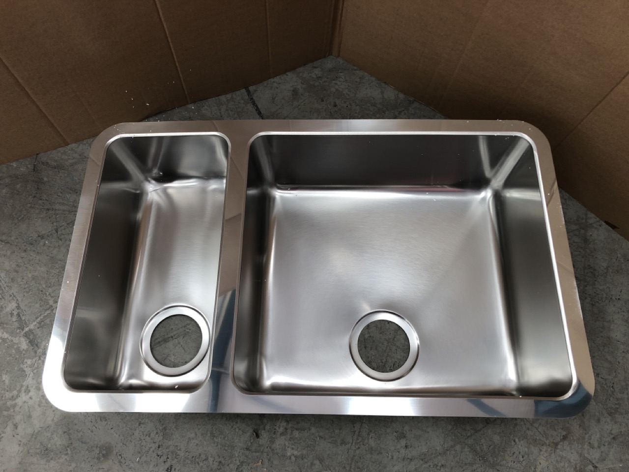 John Pye Auctions 2 X FRANKE MAKE IT WONDERFUL SINKS RRP £575