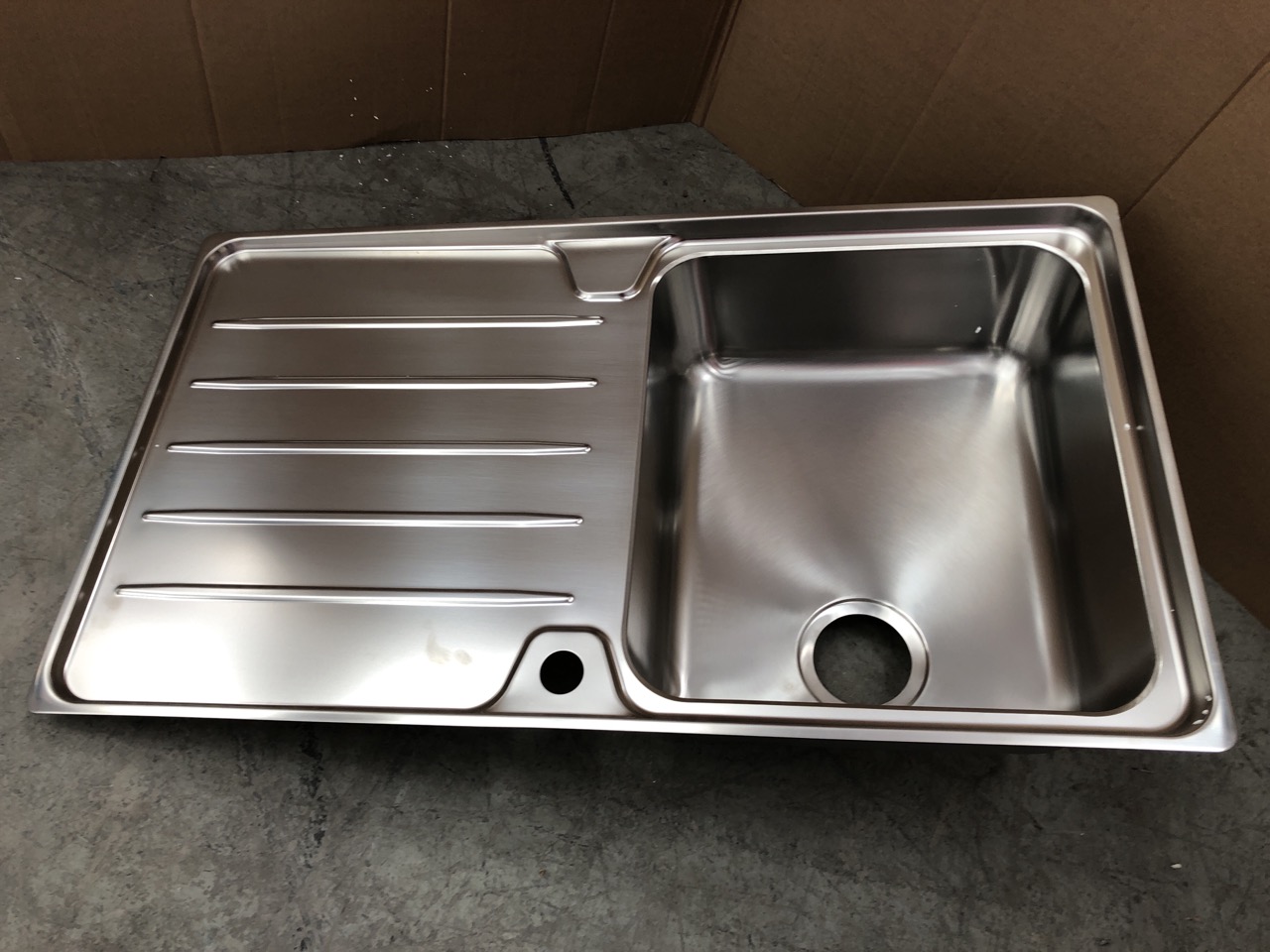 John Pye Auctions 2 X FRANKE MAKE IT WONDERFUL SINKS RRP £575