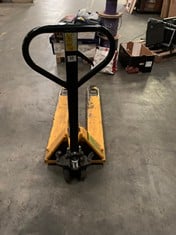PALLET TRUCK WITH DIGITAL DISPLAY