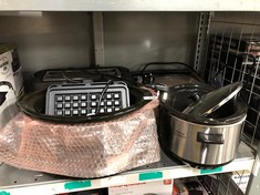 QTY OF ASSORTED KITCHEN ITEMS TO INCLUDE CROCKPOT SLOW COOKER :: LOCATION - BACK RACK