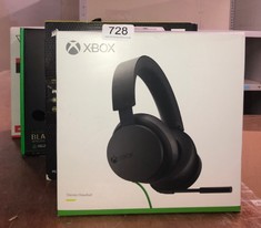 QTY OF GAMING ITEMS TO INCLUDE XBOX OFFICIAL STEREO HEADSET: LOCATION - TABLES