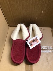 QTY OF ASSORTED ADULTS SHOES TO INCLUDE ZIZOR WOMENS MEMORY FOAM BOOTIE SLIPPER UK SIZE 6: LOCATION - F RACK