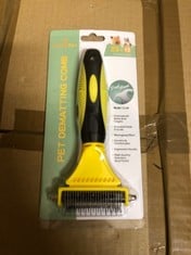 QTY OF ASSORTED ITEMS TO INCLUDE GLUCK PET PET DEMATTING COMB RRP £492: LOCATION - G RACK