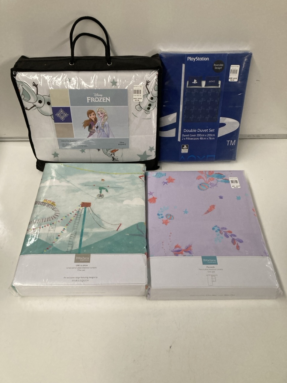 BOX OF ASSORTED ITEMS TO INCLUDE PLAYSTATION DOUBLE DUVET COVER