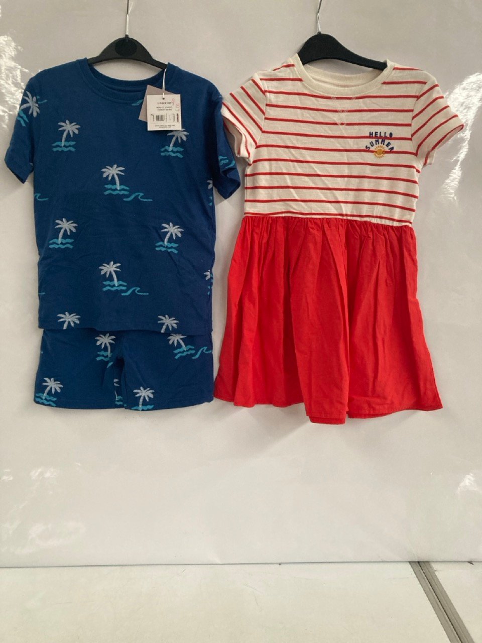 BOX OF JOHN LEWIS CHILDREN'S CLOTHING TO INCLUDE BLUE LEGGINGS WITH DOGS
