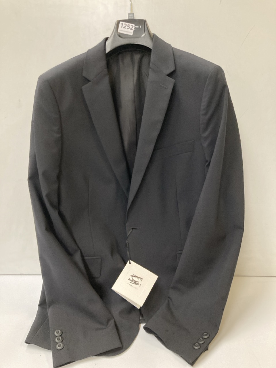 ASSORTMENT OF MEN'S CLOTHING TO INCLUDE JOHN LEWIS SLIM BLACK SUIT JACKET 40R