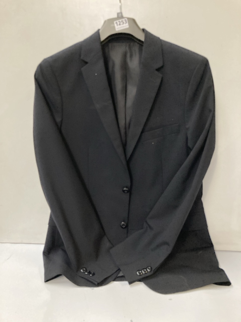 ASSORTMENT OF MEN'S CLOTHING TO INCLUDE JOHN LEWIS SLIM BLACK SUIT JACKET 38R