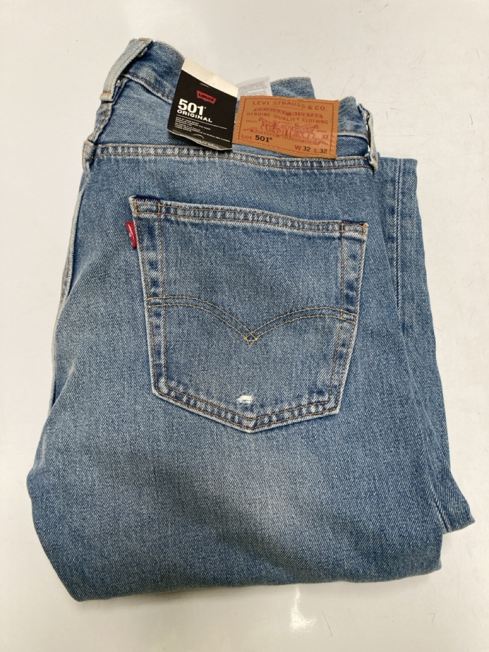 2 X MEN'S CLOTHING ITEMS TO INCLUDE LEVIS JEANS IN SIZE W32 L 32