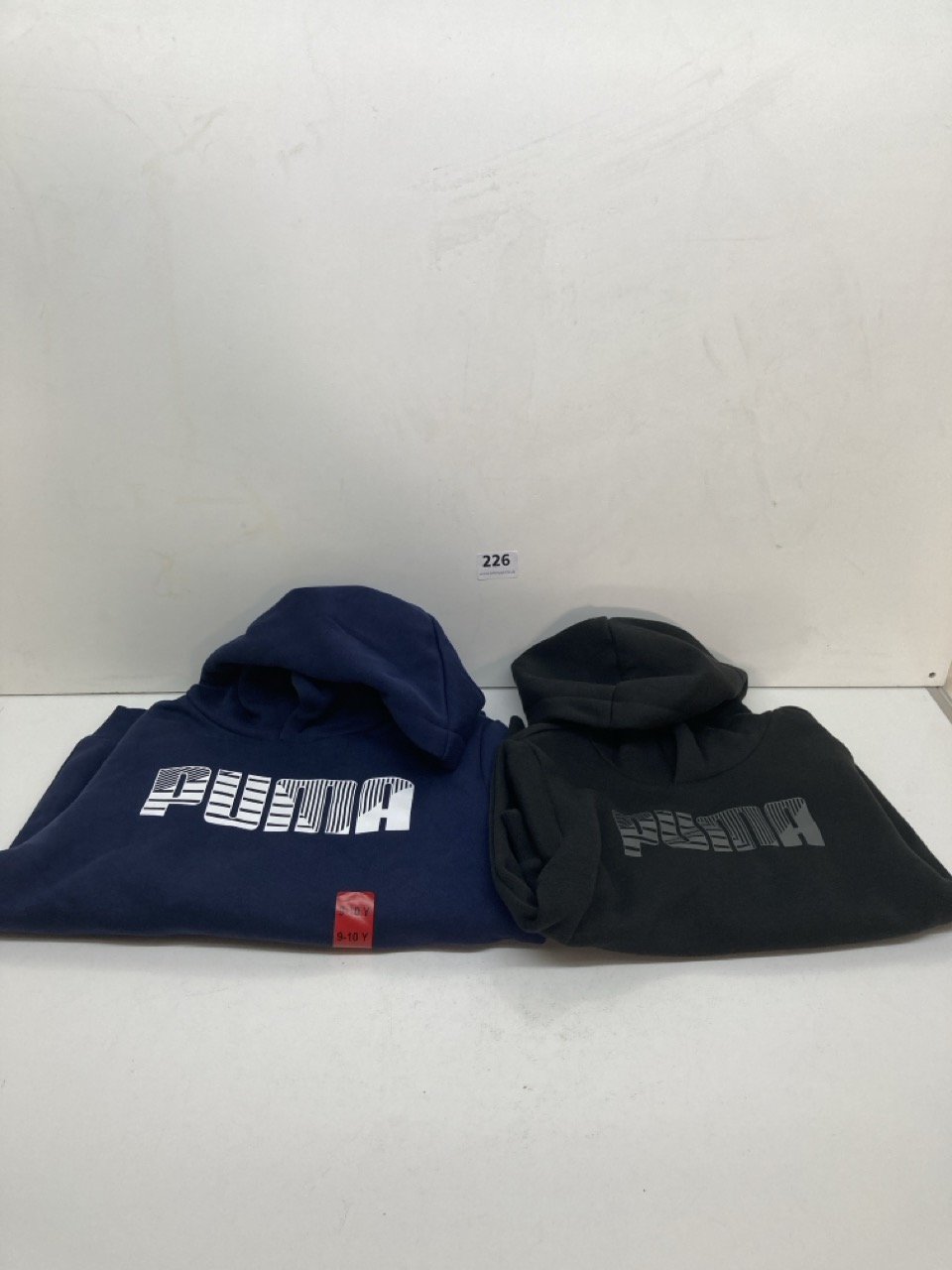 BOX OF ASSORTED CLOTHING ITEMS TO INCLUDE CHILDREN'S PUMA BOYS BLACK HOODIE SIZE 5-6 YEARS
