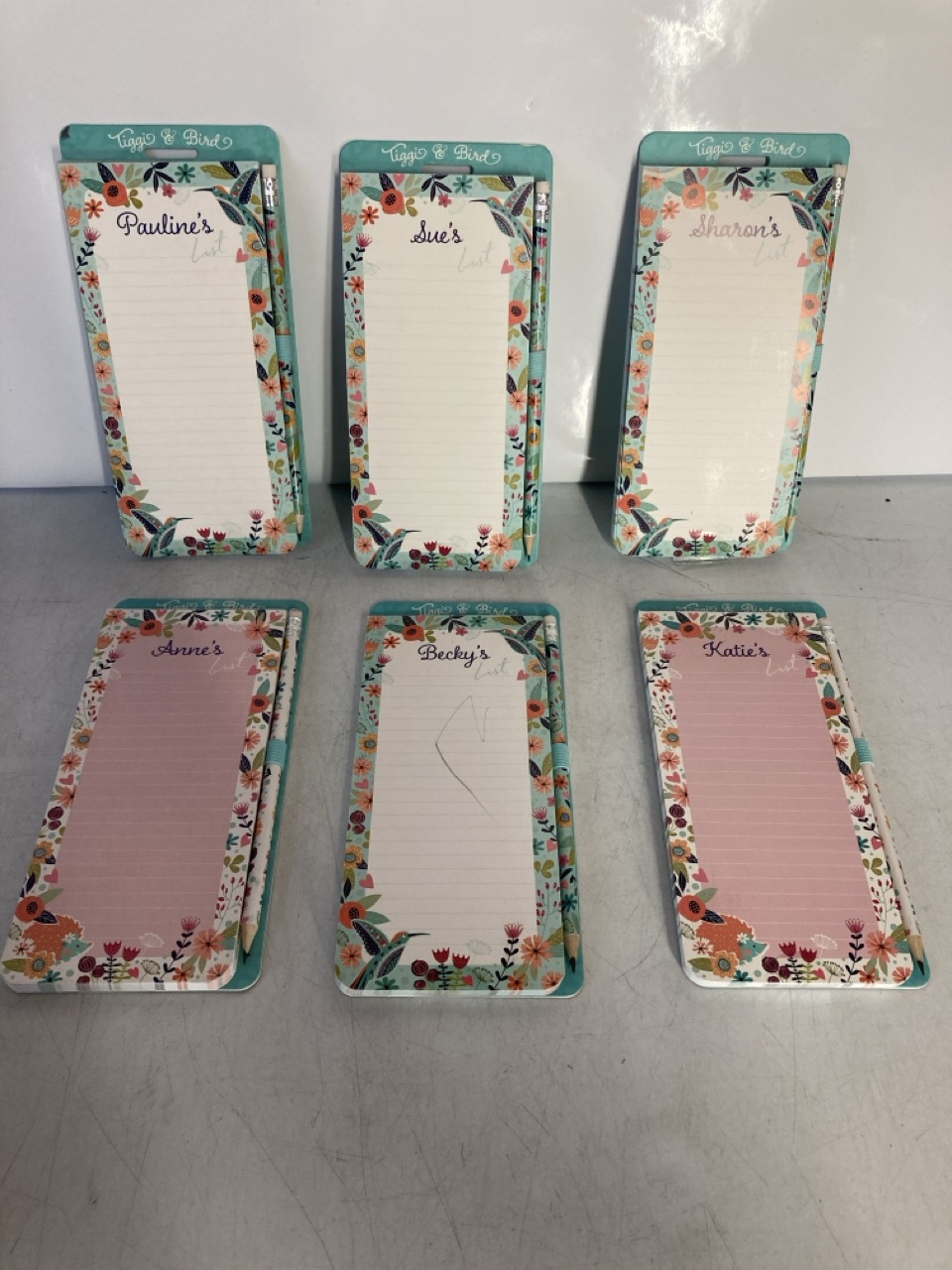 BOX OF ASSORTED ITEMS TO INCLUDE PERSONALISED SHOPPING LIST NOTEPADS