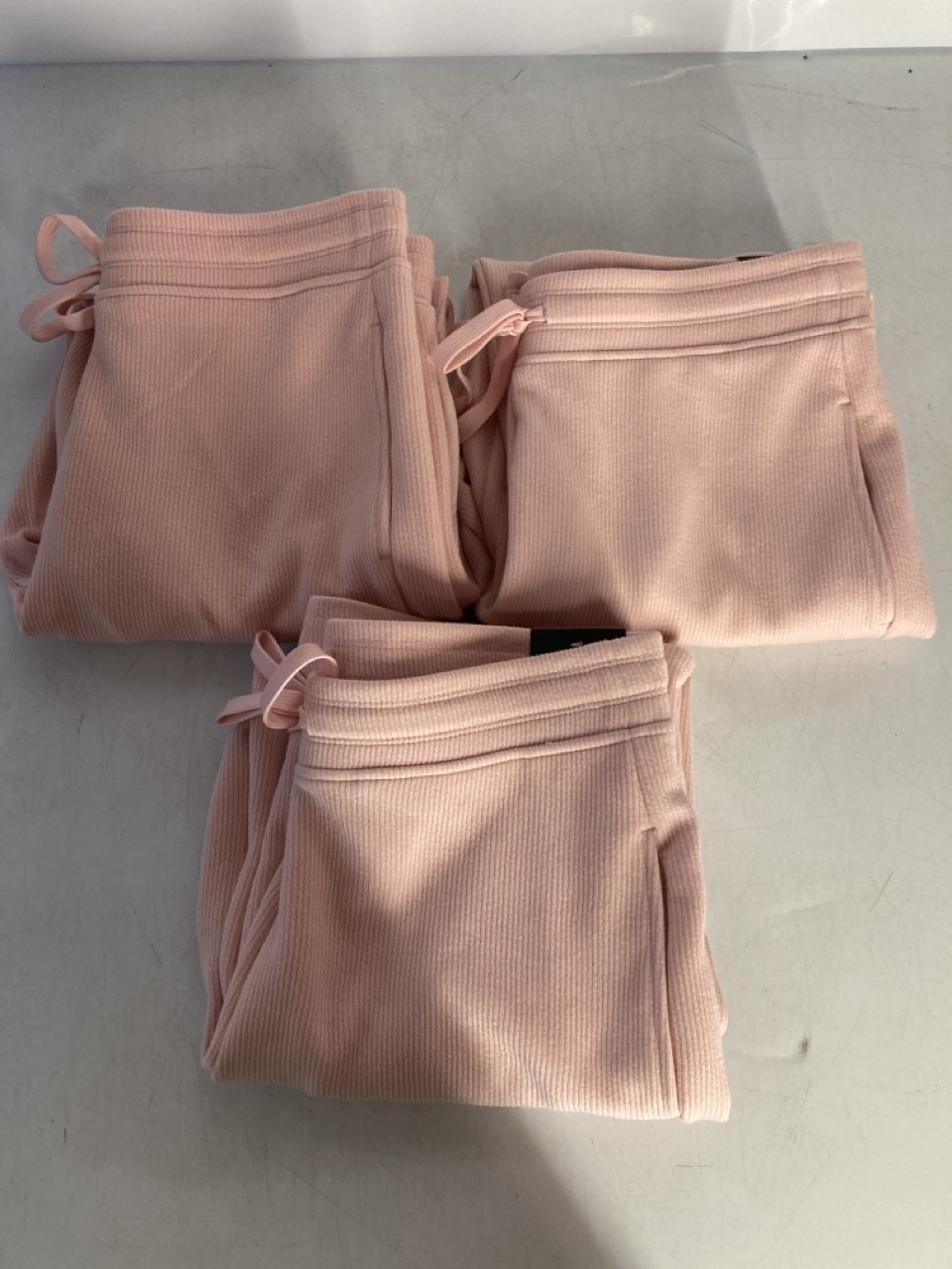 BOX OF ASSORTED CLOTHING ITEMS TO INCLUDE MARC NEW YORK ROSEWATER PINK WOMENS JOGGERS SIZE M