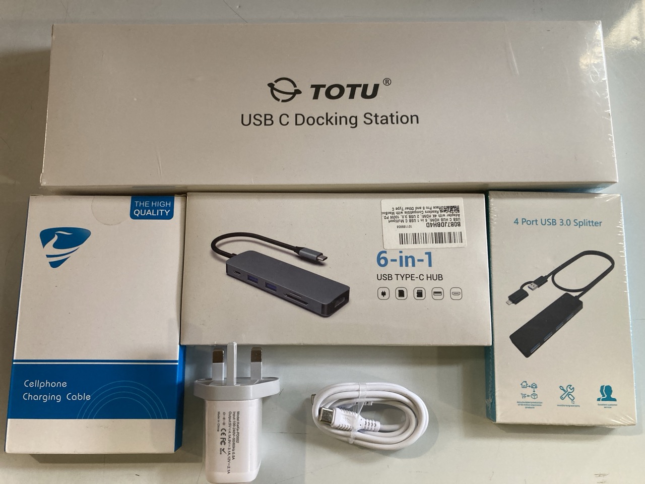 A QTY OF TOTU USB C DOCKING STATIONS (MODEL TT-DC005) TOGETHER WITH CELL PHONE CHARGING CABLES (B075JYJF67)